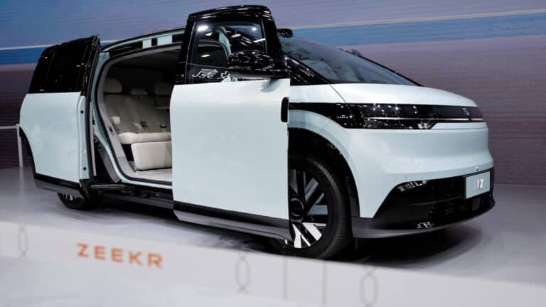 Спрос на акции китайского бренда электромобилей Zeekr превысил предложение IPO