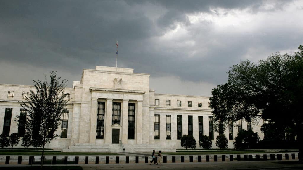 FILE PHOTO: Storm clouds gather over the U.S. Federal Reserve Building before an evening thunderstorm in Washington June 9, 2006. REUTERS/Jim Bourg/File Photo