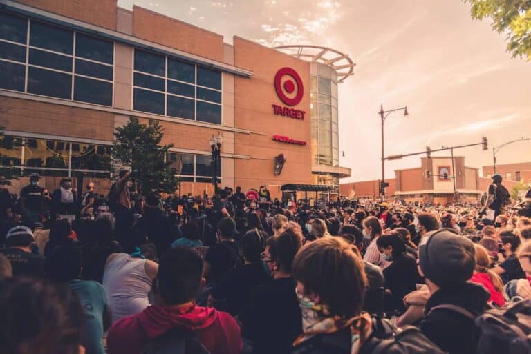 Target активизирует продажи своего бренда детской одежды за пределами США