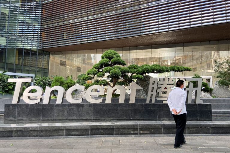 Акции Tencent упали из-за остановки доступа к долгожданной игре вскоре после запуска