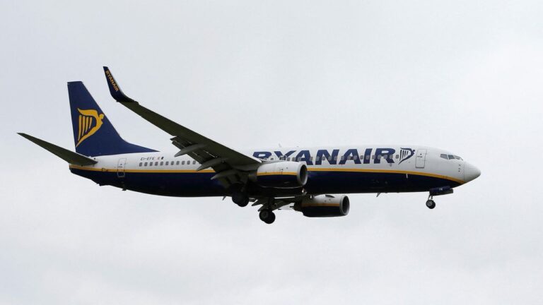 Акции Ryanair подешевели после предупреждения о «рецессионном ощущении» в Европе