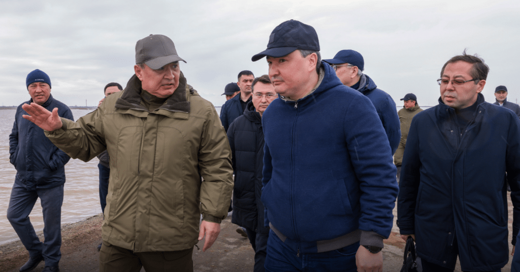 Олжасу Бектенову показали  цифровые инструменты по поддержке отечественных товаропроизводителей и прогнозированию паводков