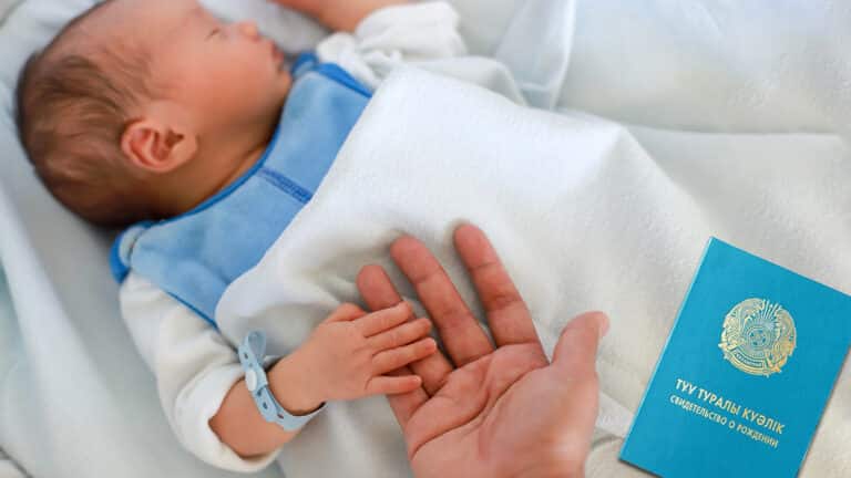 Казахстанки будут торжественно получать свидетельства о рождении ребенка прямо в роддомах