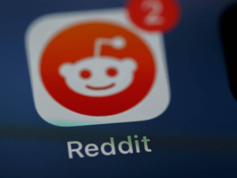 Акции Reddit взлетели на 15% после первого отчета с момента IPO