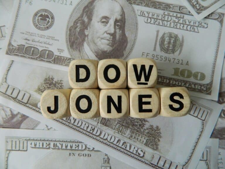 Dow орнатқан жаңа рекордтан Peconic пайда тапты, ал Джеймс Даймон ФРЖ мөлшерлемесі көтеріліп кетуі мүмкін деп қауіптенеді