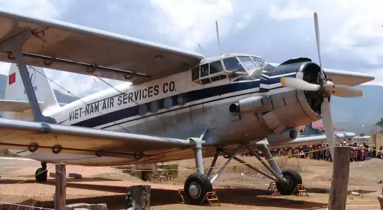 Санитарный самолет потерял высоту и аварийно приземлился на воду в Костанайской области