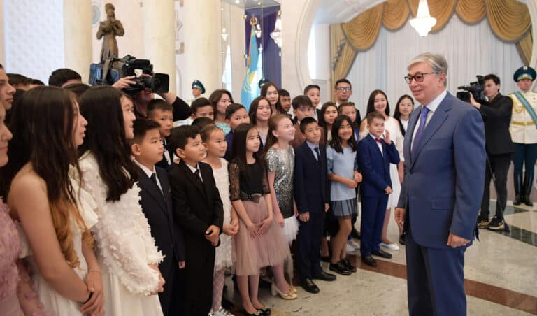 Токаев поздравил казахстанцев с днем защиты детей