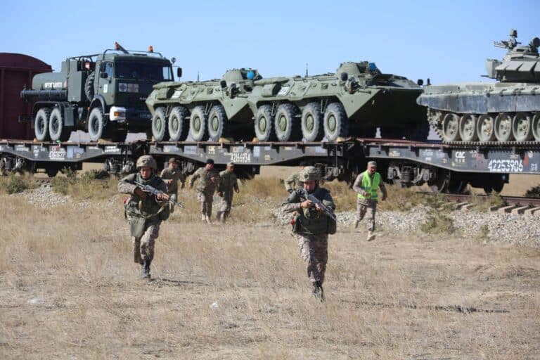В Казахстане объявили о планах начать военные учения