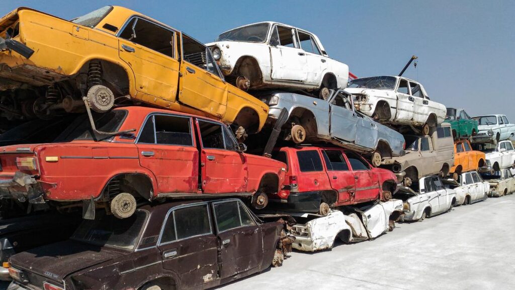 «Не хотим с ними в кулуарном порядке договариваться». Активисты и чиновники поспорили после срыва обсуждения петиции против утильсбора