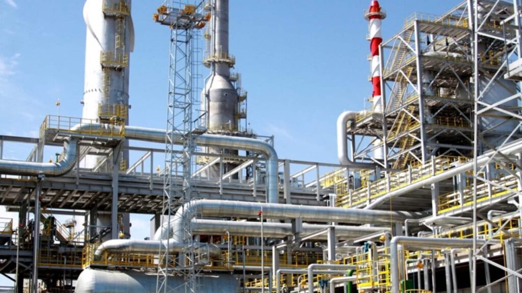 «Действующие НПЗ закрыть как морально устаревшие, не отвечающие требованию времени» — ученый обратился к президенту