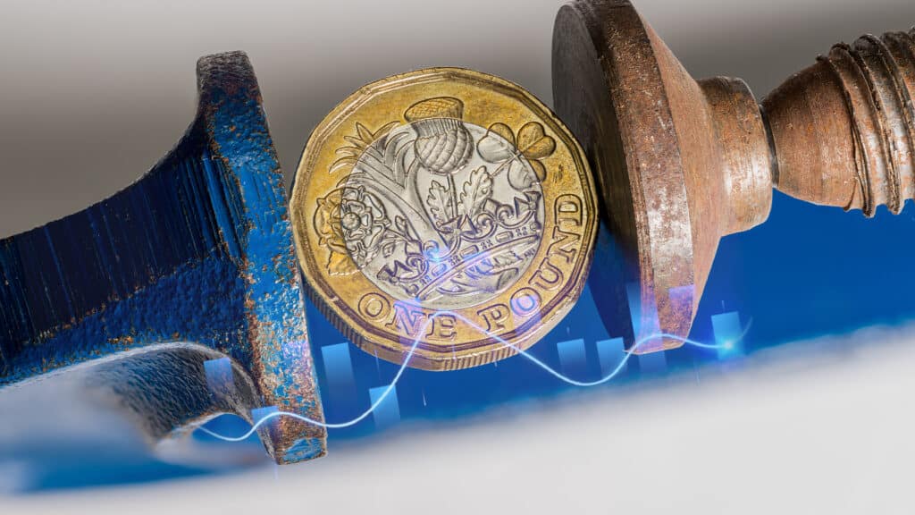 Инфляция в Великобритании достигла целевого показателя в 2% впервые за три года