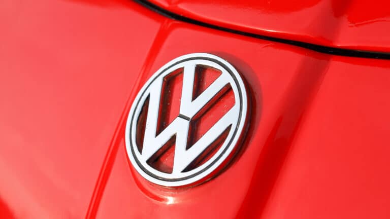 Акции Volkswagen упали из-за опасений по поводу сделки с Rivian на $5 млрд