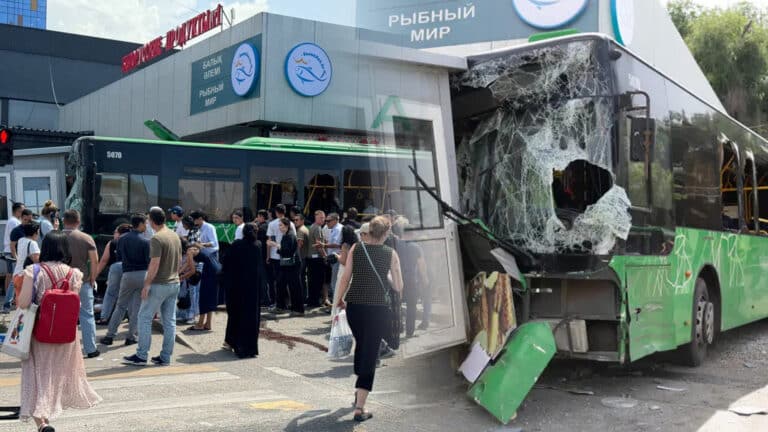 Пассажирский автобус в Алматы врезался в охранную будку. Один человек погиб, еще 16 пострадали
