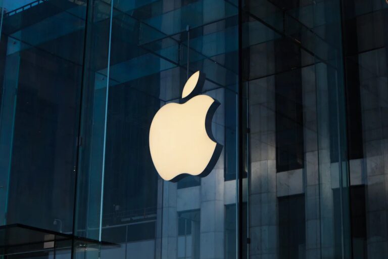 Акции Apple обновили рекорд после анонса функций ИИ в iPhone
