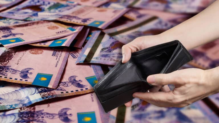 Казахстанцам списали долги на 27 млрд тенге