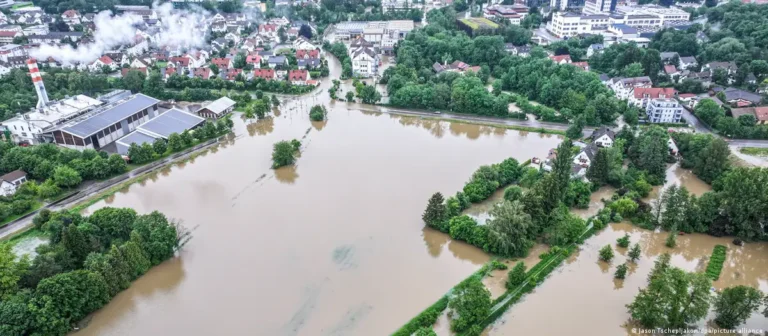 Нөсер салдарынан Дунай өзені тасып, Бавария тұрғындары эвакуациялануда