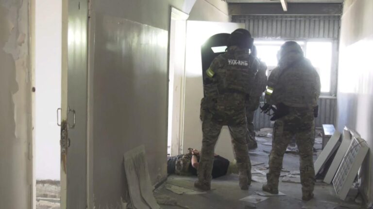 Силовики отработали на совместных учениях действия по предотвращению терактов в Казахстане