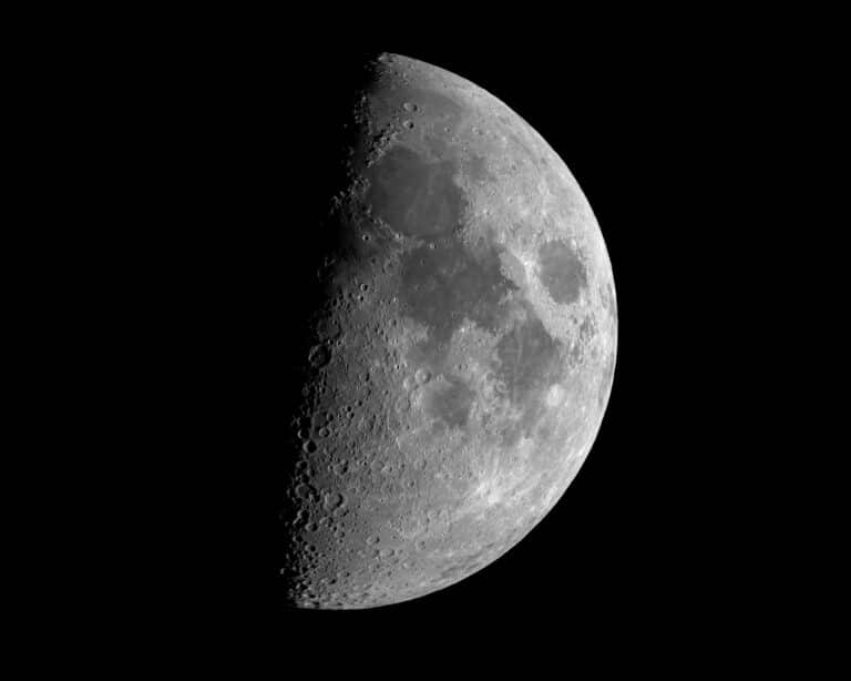 Китайский зонд приземлился на обратной стороне Луны