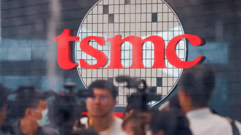 Трейдеры в Азии распродают акции TSMC из-за торговых рисков