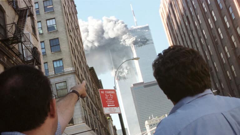 Новые кадры теракта 11 сентября появились в Сети. На видео крушение башен-близнецов