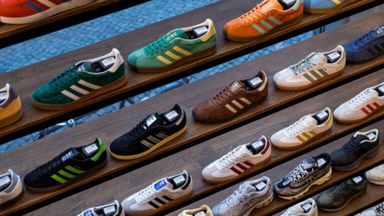 Adidas вдвое увеличил чистую прибыль из-за резкого роста спроса на кроссовки