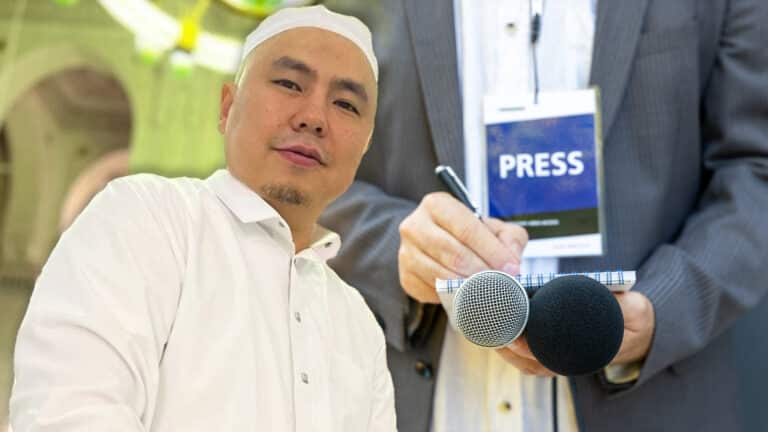 Актер Нуртас Адамбай извинился перед казахстанскими журналистами за то, что осуждал их «по своей глупости» 