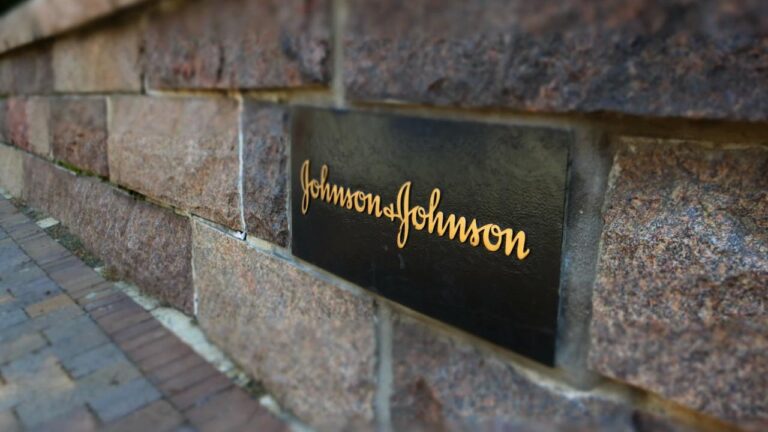 Johnson & Johnson превысила ожидания аналитиков по выручке и прибыли