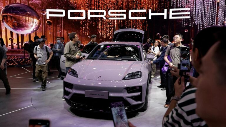 Акции Porsche упали после предупреждения о снижении производства и выручки
