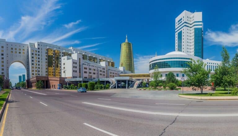 ШЫҰ саммиті кезінде Астананың орталық көшелеріндегі автотұрақтарға көлік қоюға тыйым салынды