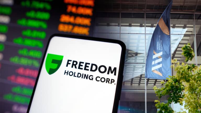 Freedom Holding Corp. разместила простые акции на AIX