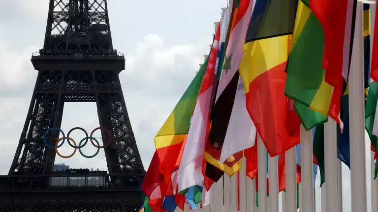 Сборная Казахстана прошла на параде открытия Олимпийских игр в Париже