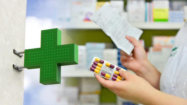 Минздрав предложил изменить процесс получения лекарств в поликлиниках. Пациенты смогут обращаться в частные аптеки