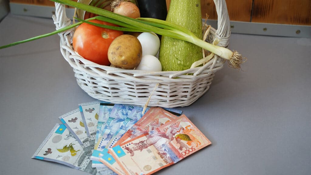 Минторговли выявило превышение надбавки на соцпродукты в казахстанских магазинах и торговых сетях. Среди них SMALL, METRO и Esentai Gourmet