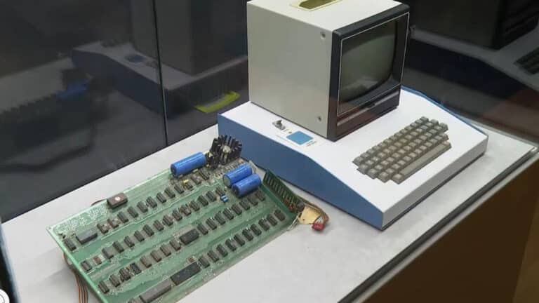 Компьютер первого поколения Apple со стола Стива Джобса выставят на аукцион