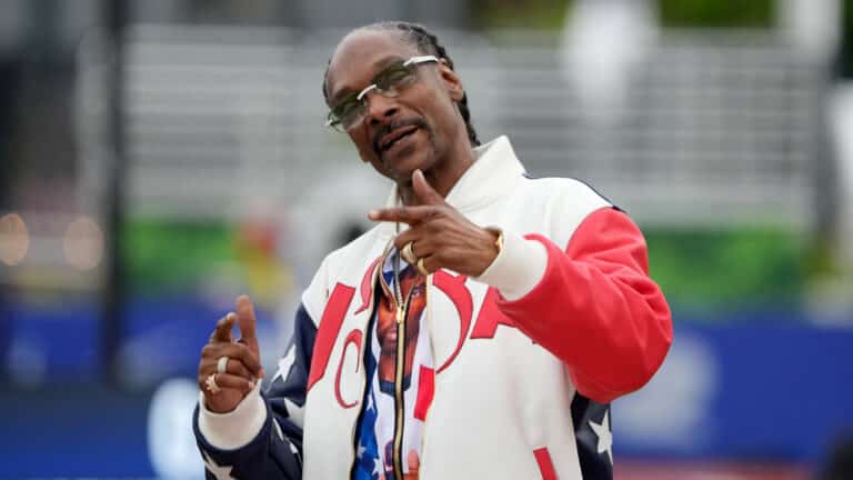 Рэпер Snoop Dogg понесет олимпийский огонь на открытии Игр в Париже