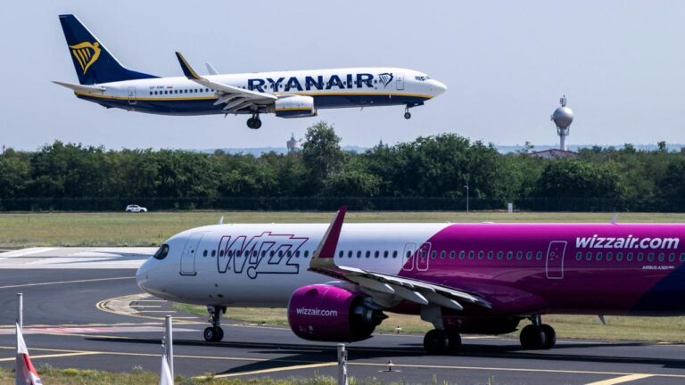 Акции Ryanair обвалились после падения прибыли и ухудшения прогноза по ценам