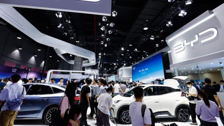 Қытайлық электромобиль өндірушілер рекордтық сатылым жасады