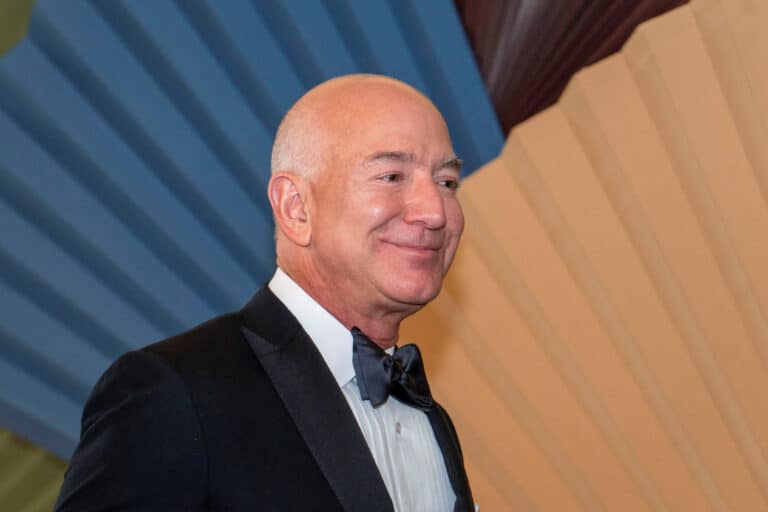 Основатель Amazon решил продать акции на $5 млрд на пике стоимости