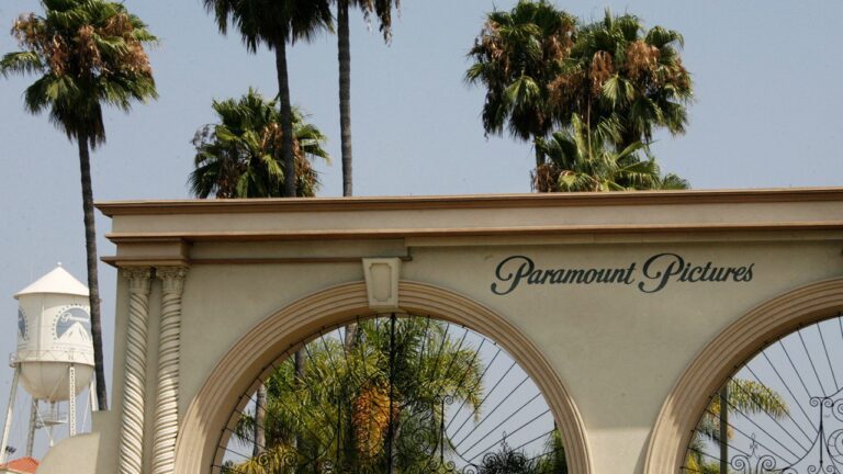 Американский миллиардер ведет переговоры о покупке Paramount — The New York Times