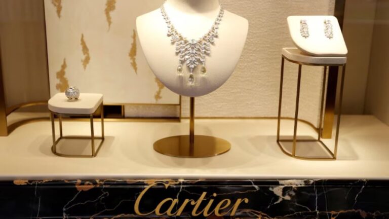 Продажи владельца Cartier пострадали из-за слабого спроса в Китае