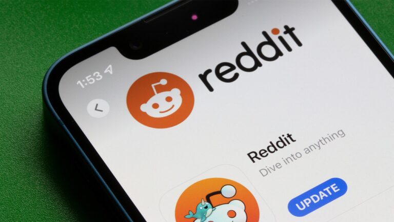 Акции Reddit упали почти на 10% после понижения рейтинга Loop Capital