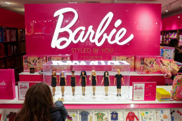 Акции Mattel выросли на 10% несмотря на падение продаж Барби