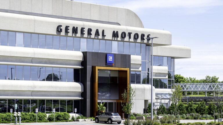 General Motors отложил разработку своего полностью автономного электромобиля Origin 