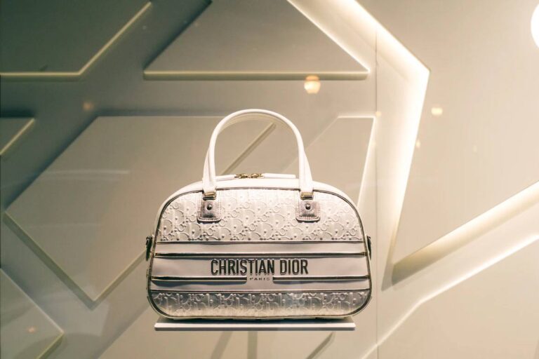 Владелец Dior не оправдал ожиданий по доходам на фоне падения спроса в Китае