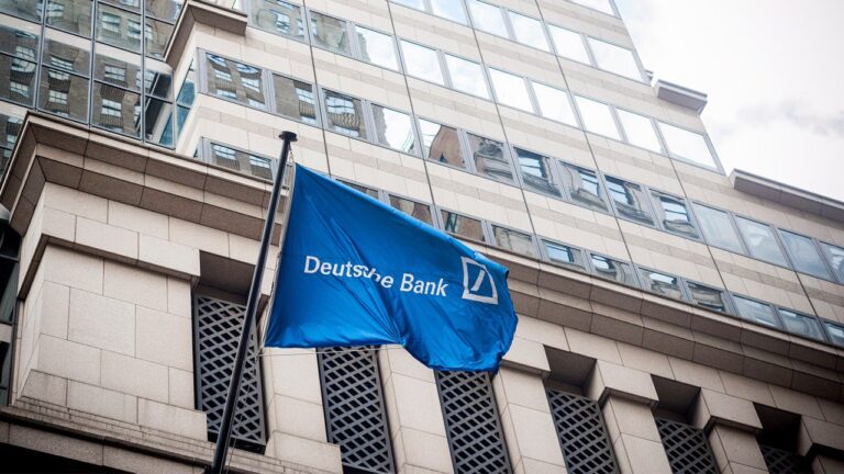 Акции Deutsche Bank упали после отказа от обратного выкупа акций