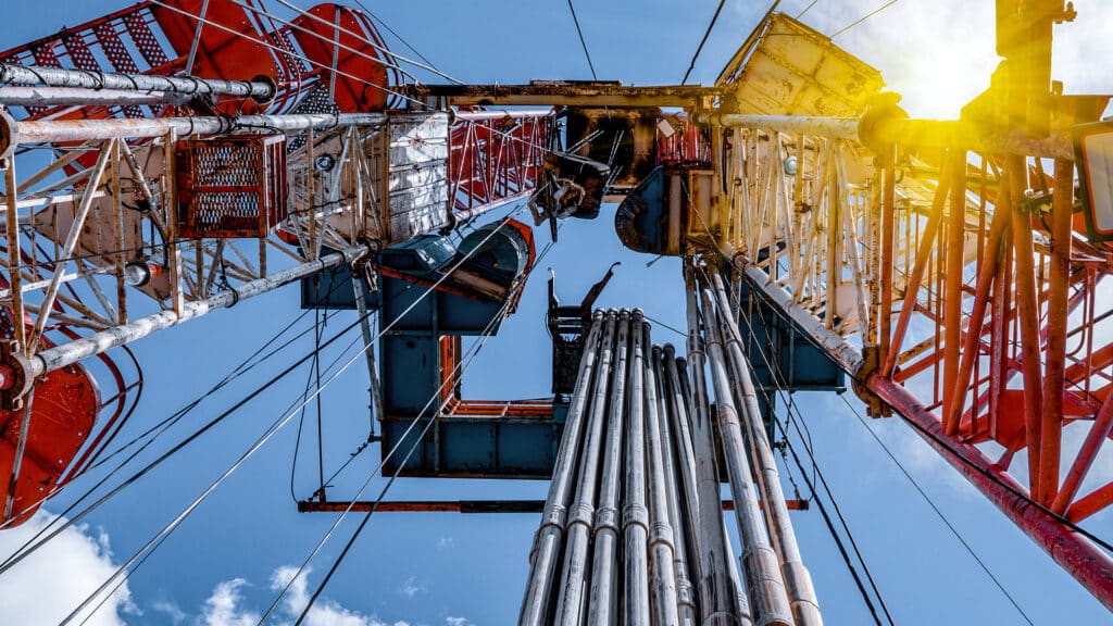 Впервые за четыре месяца увеличилось число действующих буровых установок в мире