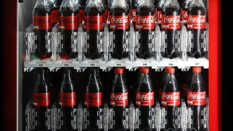 Coca-Cola побила ожидания по выручке и прибыли и повысила прогноз на год
