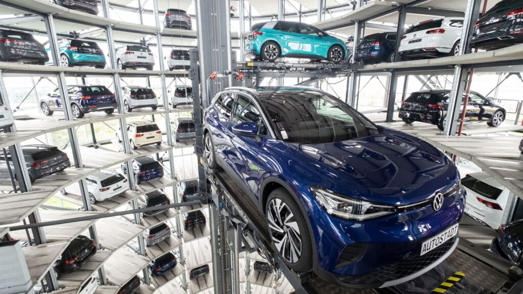 Продажи Mercedes и BMW упали из-за снижения спроса. Audi ожидает того же результата