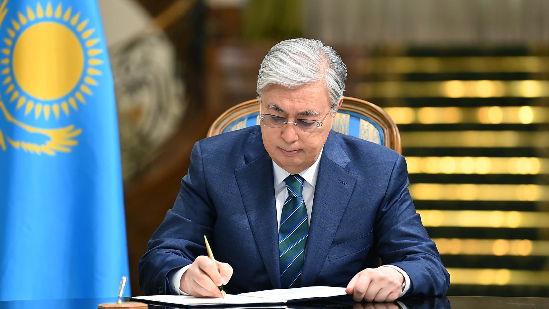 Тоқаев қатерлі ісікті ерте анықтау мен букмекерлер жарнамасына шектеу енгізу туралы заңға қол қойды