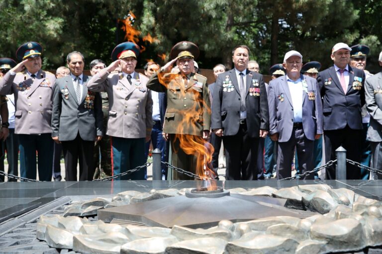 К Вечному огню в Алматы провели газ